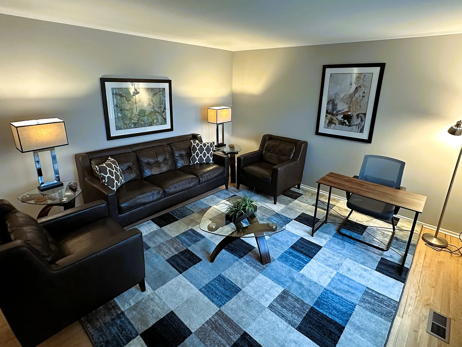 3 bed, 1435 sqft, $3,990 — Photo 3