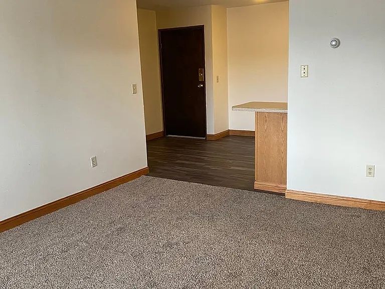 Crestwood Apartments — Photo 58