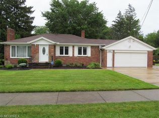 5113 Park Ln, North Olmsted, OH 44070