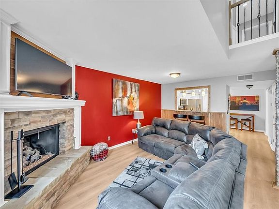 5th image of 12147 Charlotte St