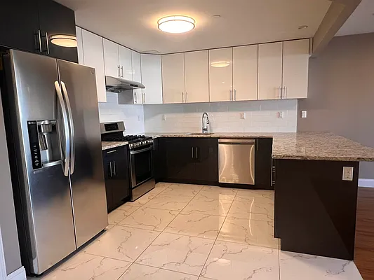 Rented by Apple Realty Group Corp | media 9