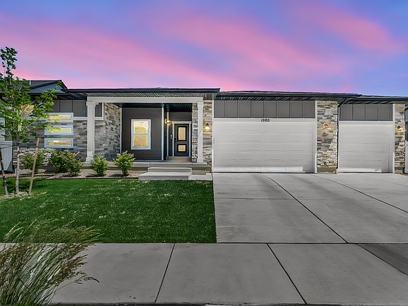 3rd image of 1005 E Antelope Dr