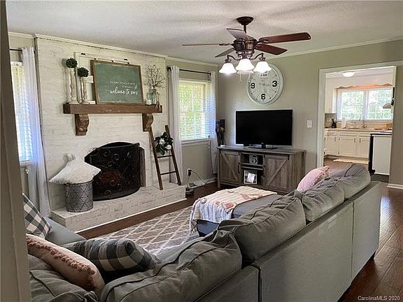 5th image of 3024 Hazel Dr