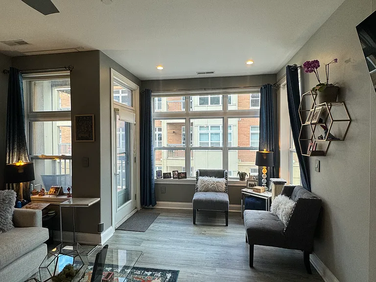 1915 N Water St #207 — Photo 2