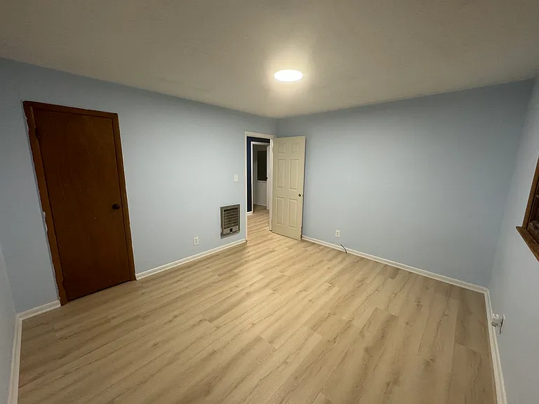 715 Clark Cir — Photo 8