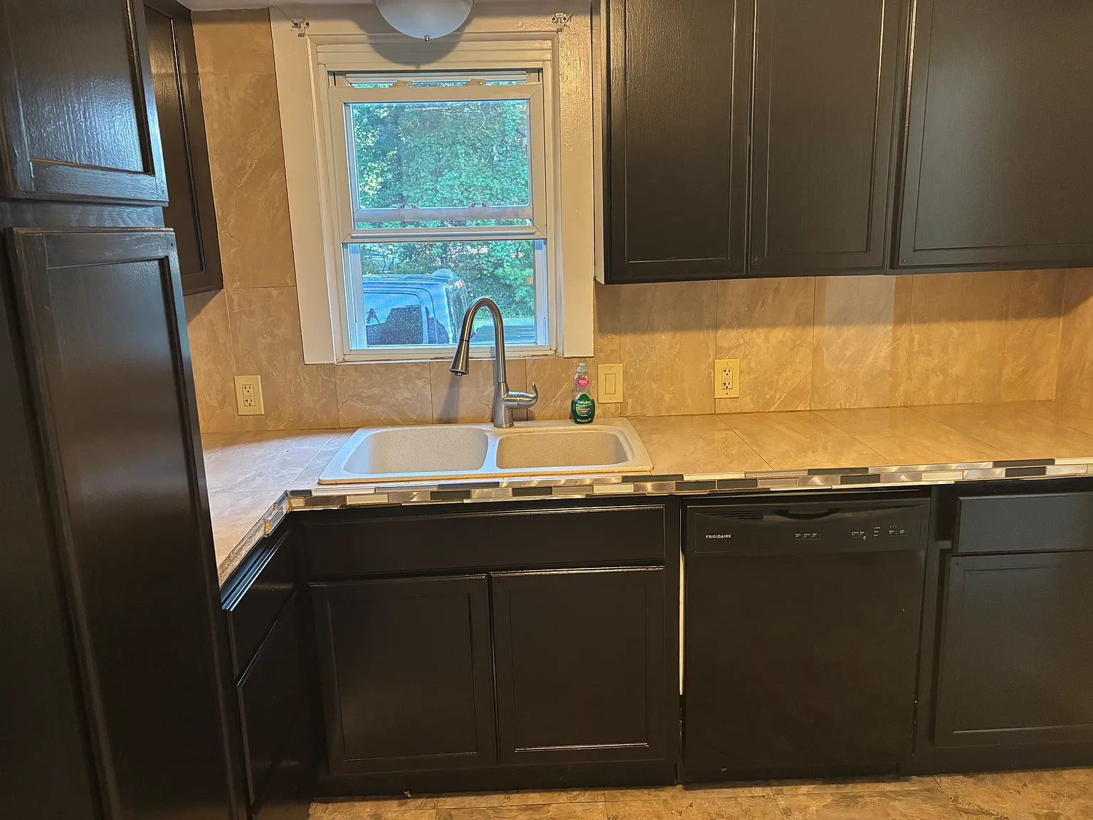 3 bed, 945 sqft, $1,500 — Photo 2