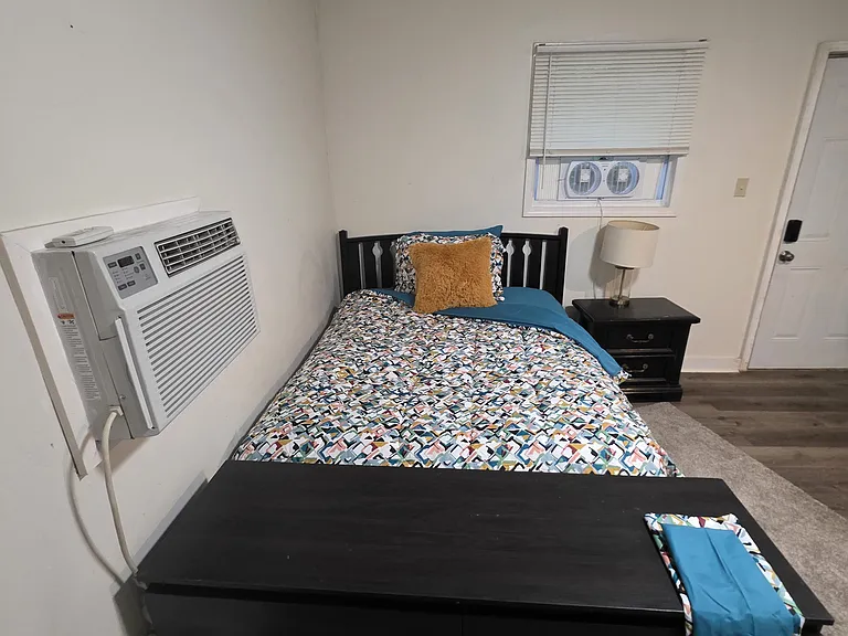 2886 Randall St #4 — Photo 2