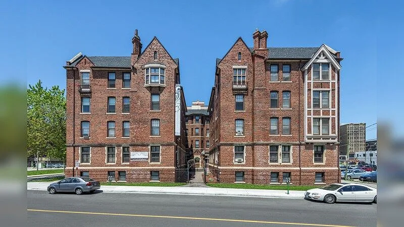 280 Park Street West — Photo 3