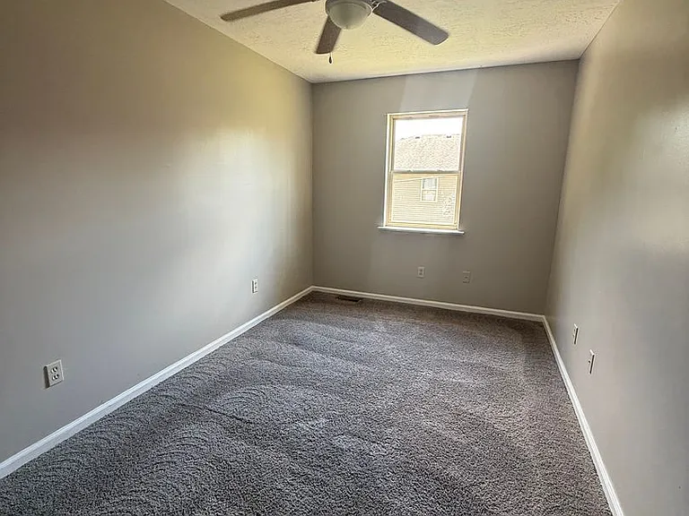 154 W Peach St — Photo 8