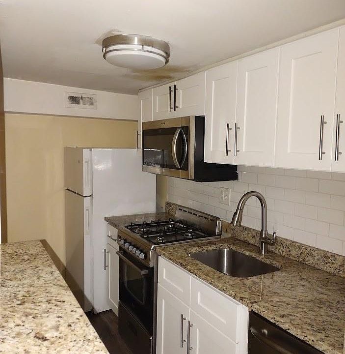 1st image of 1214 Waverly Walk #102