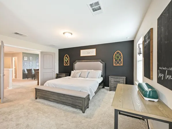 175 Gustaf Trl, Uhland, TX 78640