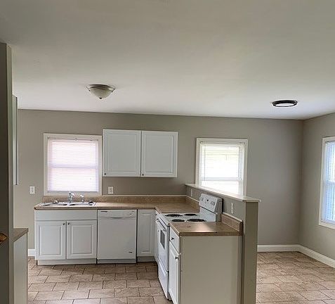 5th image of 717 Berkley Rd