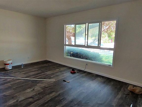 3rd image of 933 N Inglewood Ave