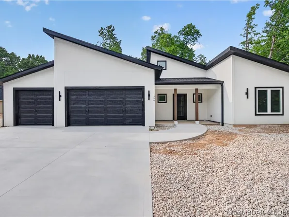 1340 Champion Dr, Sunrise Beach, MO 65079