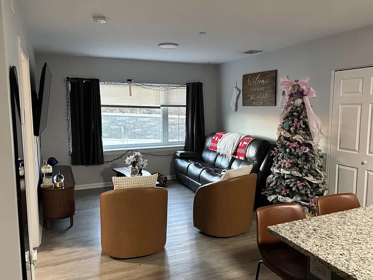 608 Ferry Blvd — Photo 5