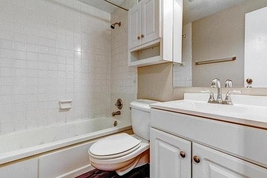 3rd image of 4715 Larkhall Ln