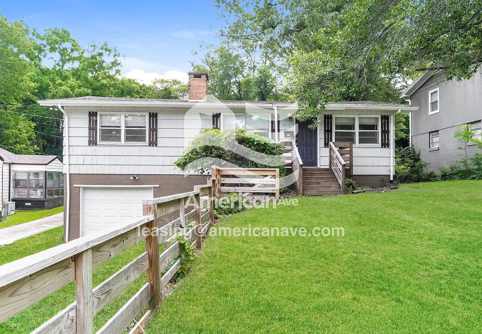 3 bed, 1.0 bath, 1358 sqft, $1,122 — Photo 1