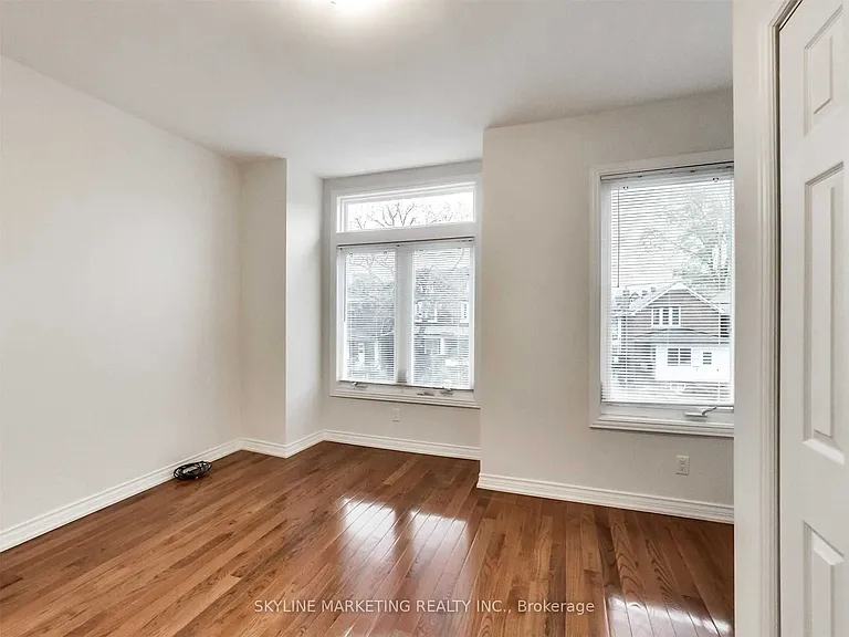 809 Dovercourt Rd #UPPER — Photo 19