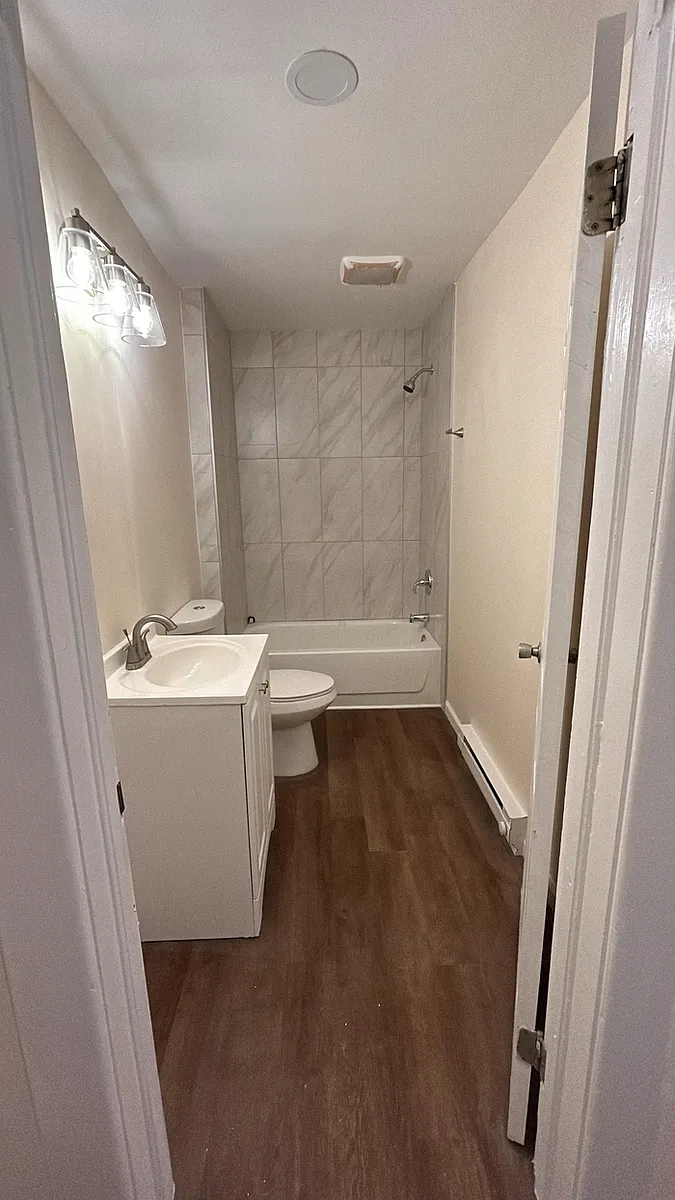 Building Photo - 2717 Cedarhurst Rd #4