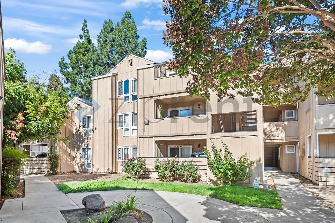 2 bed, 877 sqft, $2,950 — Photo 1