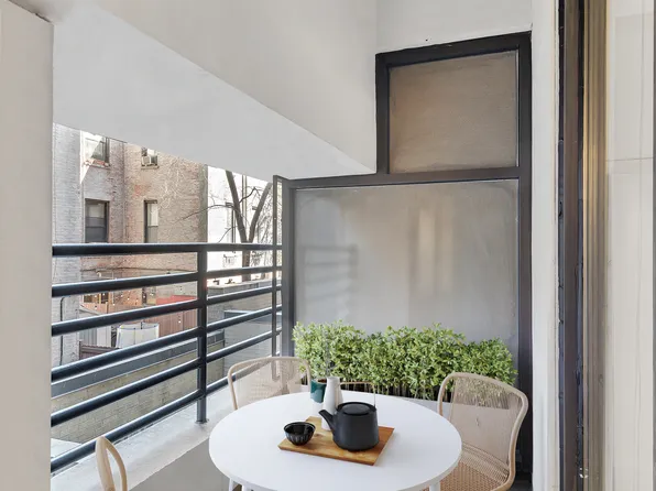 135 West 70th Street image 7 of 25