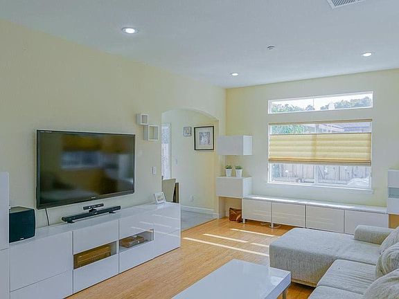 2nd image of 1236 Poplar Ave
