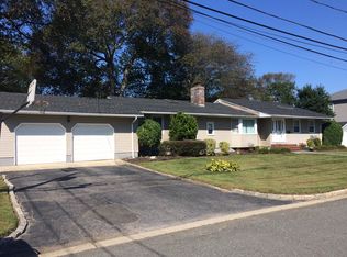 107 Brewster Rd, Massapequa, NY 11758