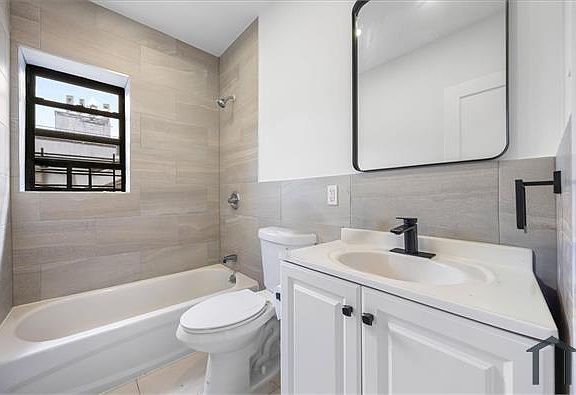 2nd image of 2740 Sexton Pl #1A