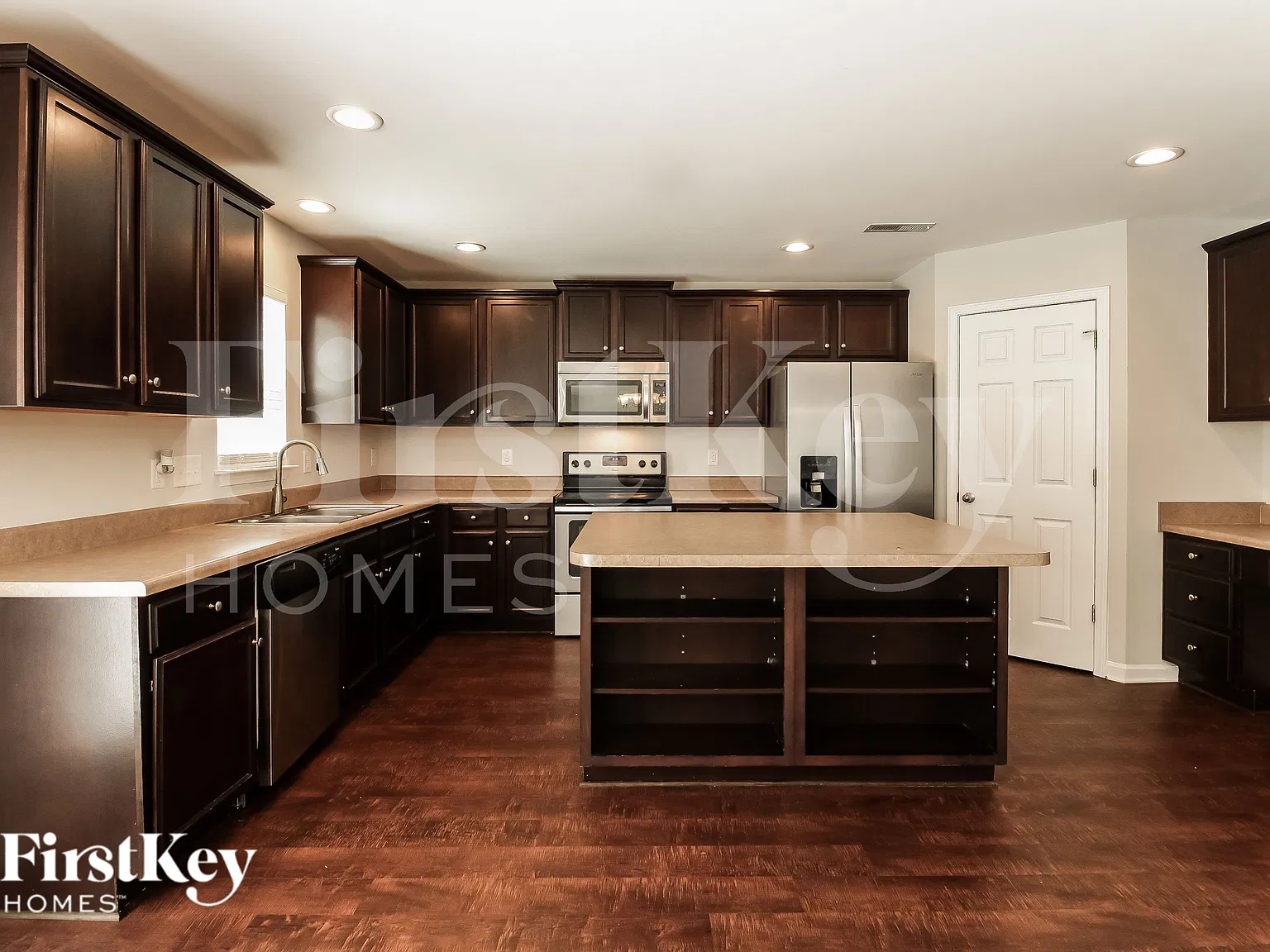 4 bed, 2.5 bath, 2678 sqft, $2,640 — Photo 4