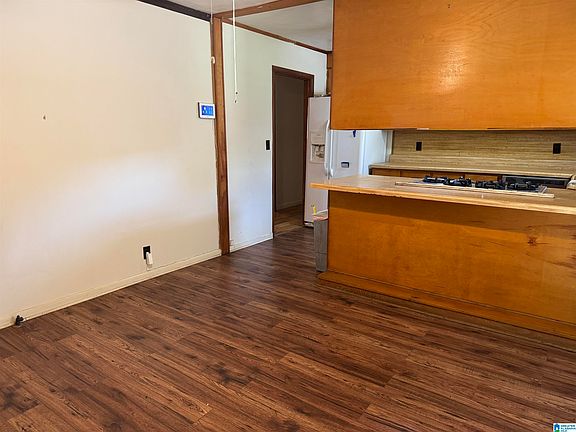 4th image of 1002 Oakdale Rd