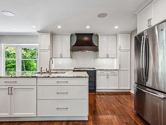 3rd image of 9945 N Valley Hill DRIVE
