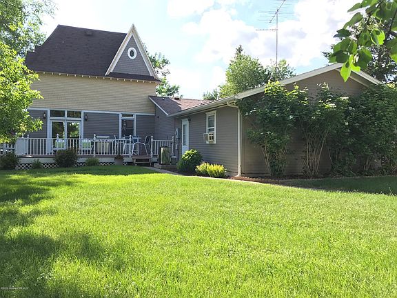 4th image of 2065 2nd St