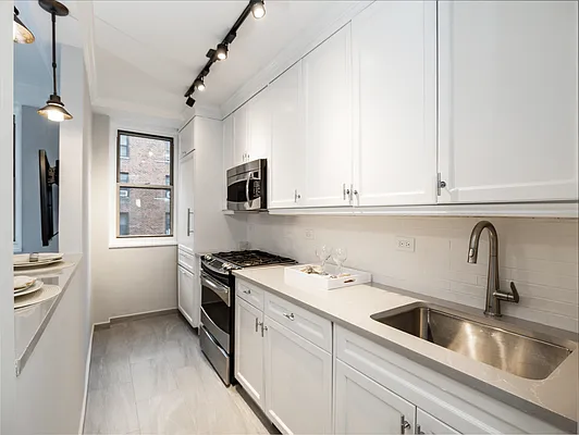 Sold by William Raveis Real Estate | media 4