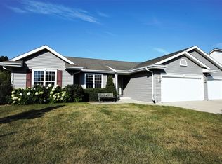 619 Eastern Trl, Mukwonago, WI 53149