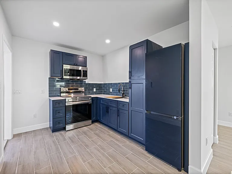 3012 Broadway — Photo 32