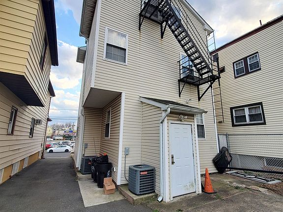 5th image of 819 Gibbons Ct
