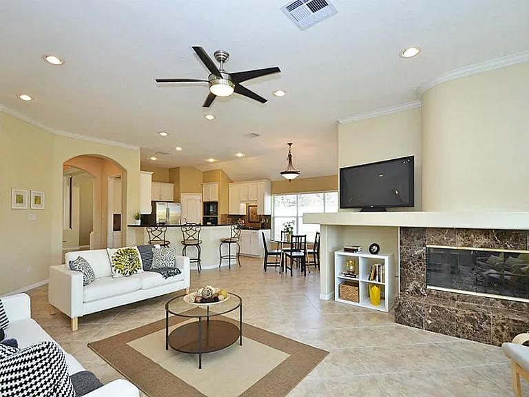 1103 Parkhaven Ln — Photo 3