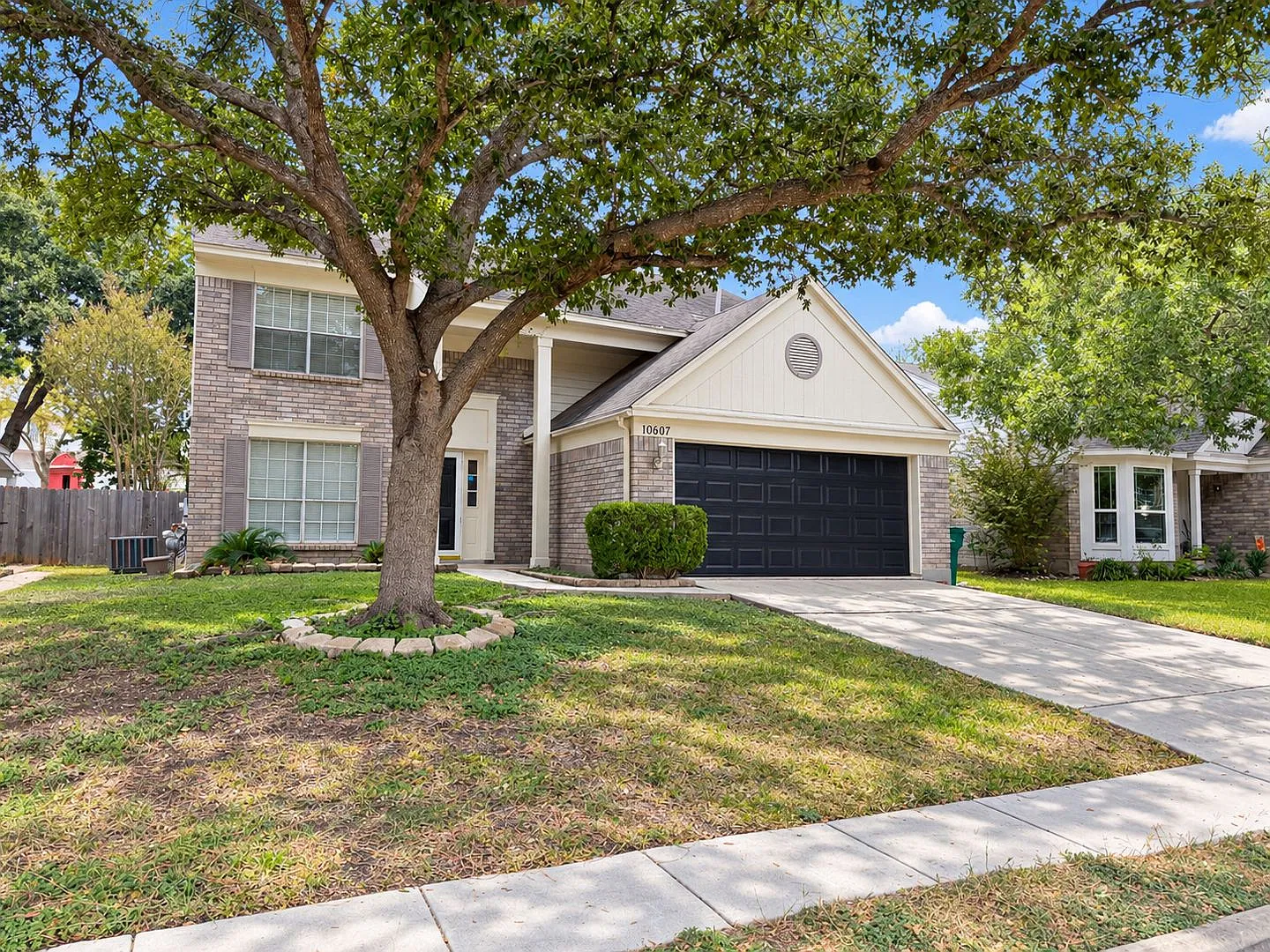 Welcome Home To This Lovely 3 Br / 2.5 Bath In Converse - Easy Access To Randolph Afb, Ft. Sam, &... — Photo 2