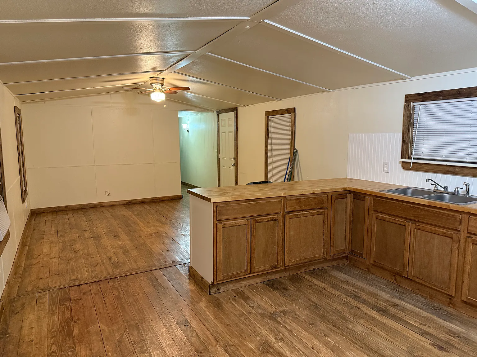 608 Hayman St — Photo 3