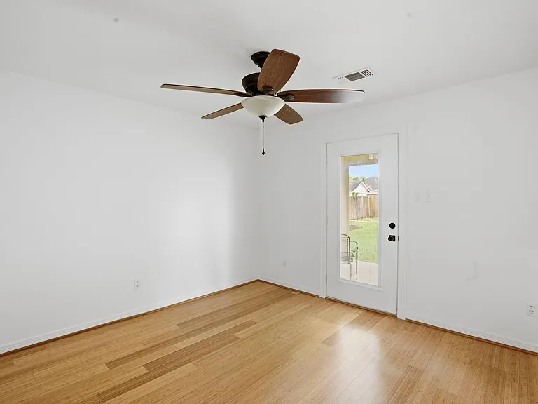 319 Moore St — Photo 13