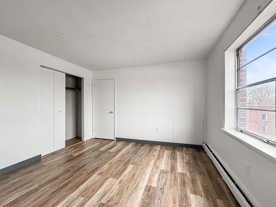 1st image of 221 Laurel St #303