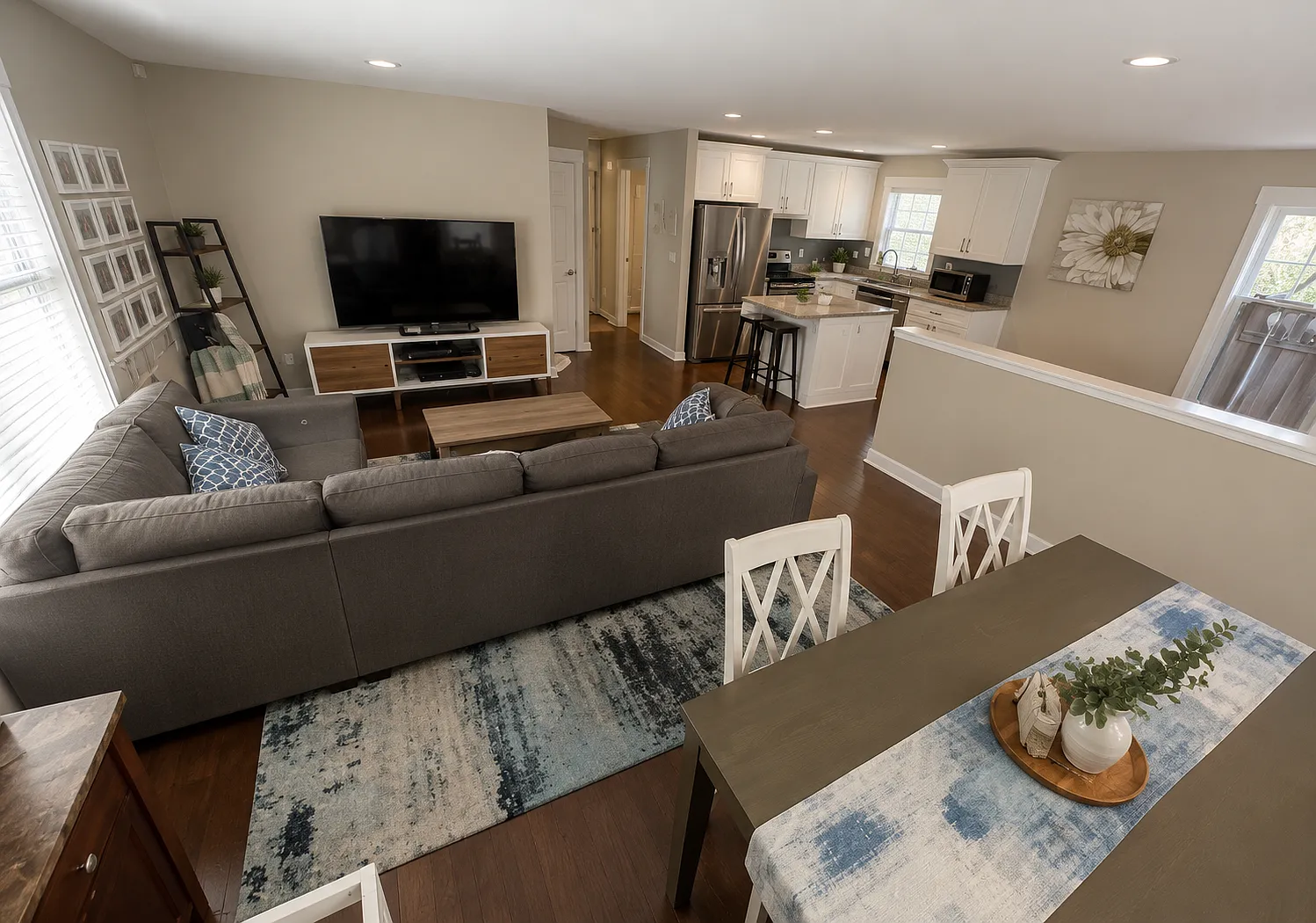 3 bed, 2110 sqft, $3,800 — Photo 2