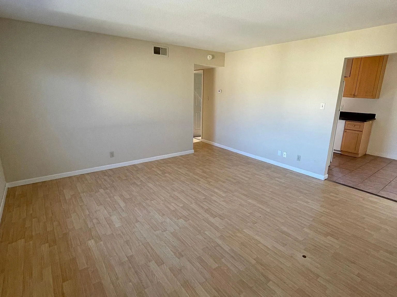 2850 Malabar Ave — Photo 3