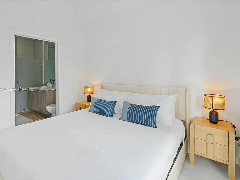 501 NE 31st St #302 — Photo 13