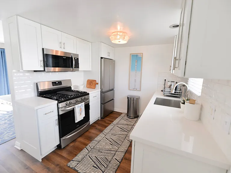 510 Avenida Victoria — Photo 3