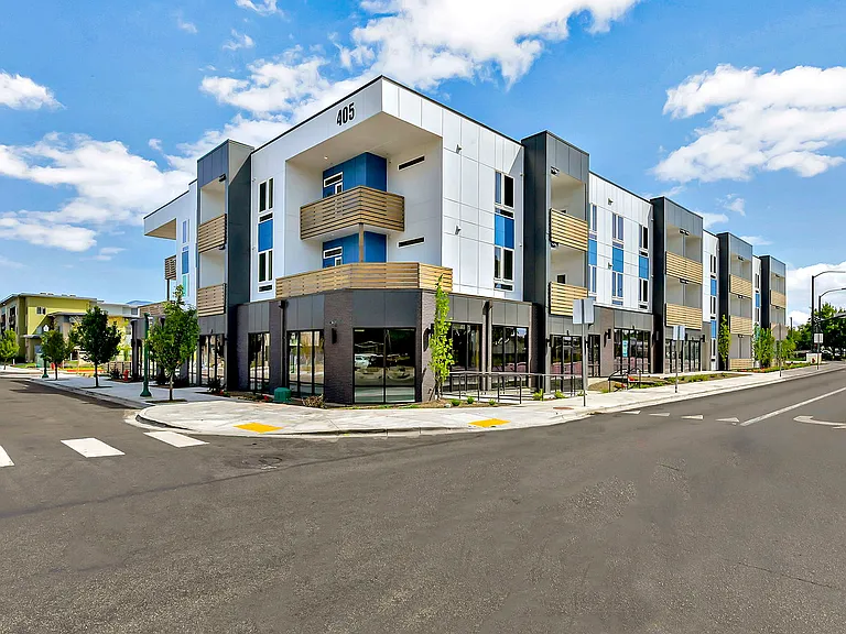 Parkway Apartments — Photo 12