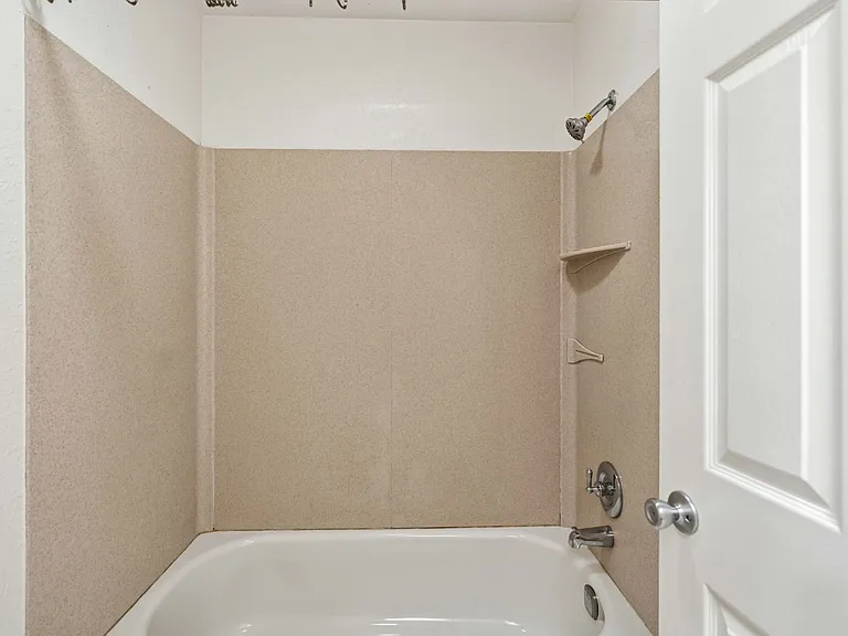 2025 Sweetwater Dr — Photo 12