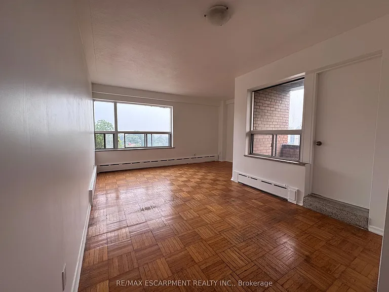 325A James St S #405 — Photo 2