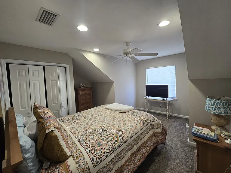 147 Williamsburg Ave — Photo 15