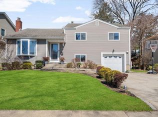 54 Circle Dr, Syosset, NY 11791